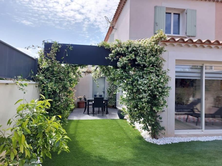 Maison Entiere Redessan Exterior foto
