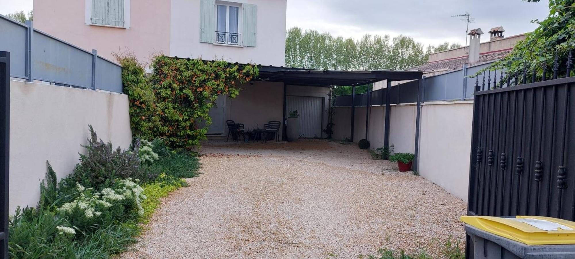 Maison Entiere Redessan Exterior foto